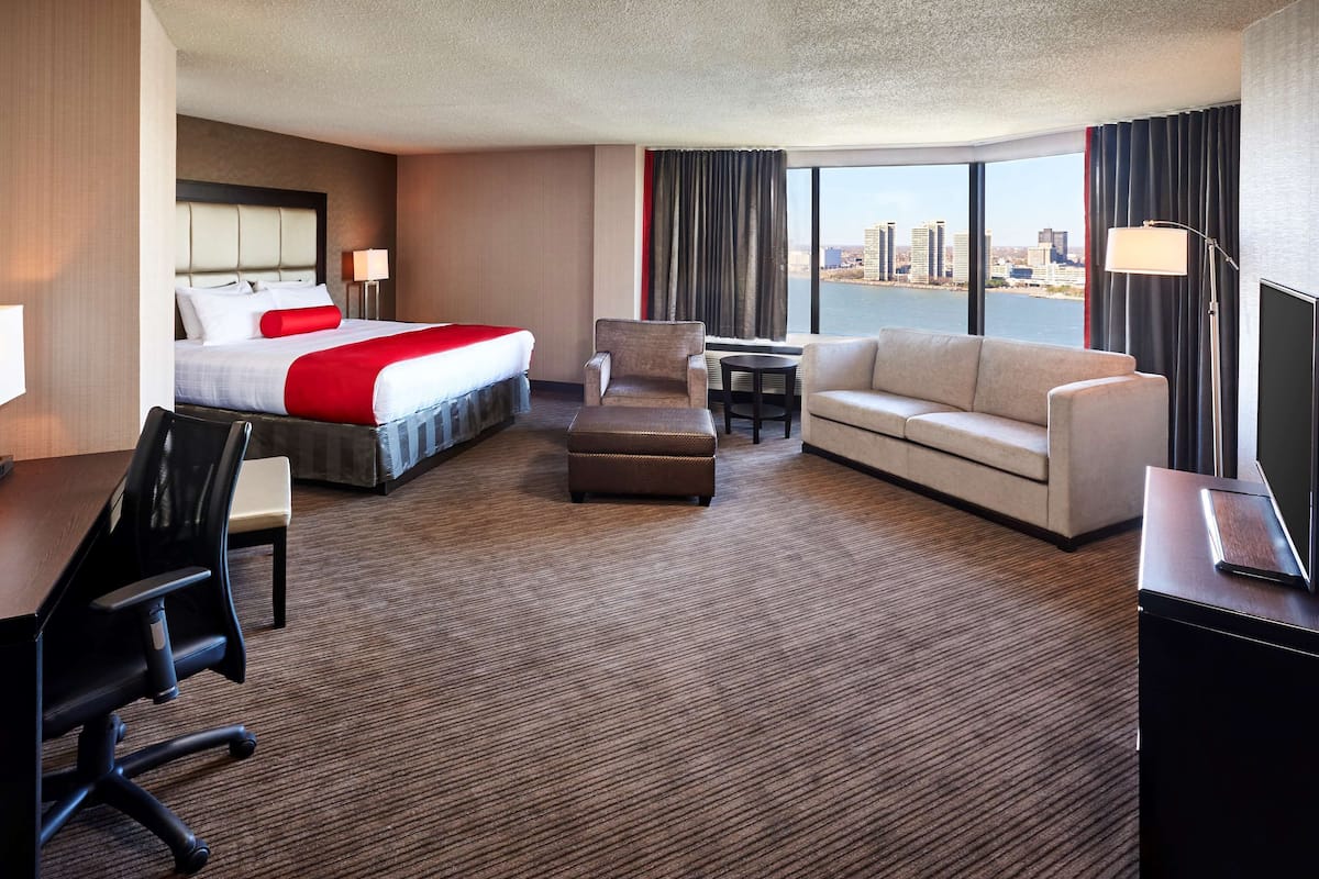 1 bedroom, premium bedding, down comforters, pillowtop beds