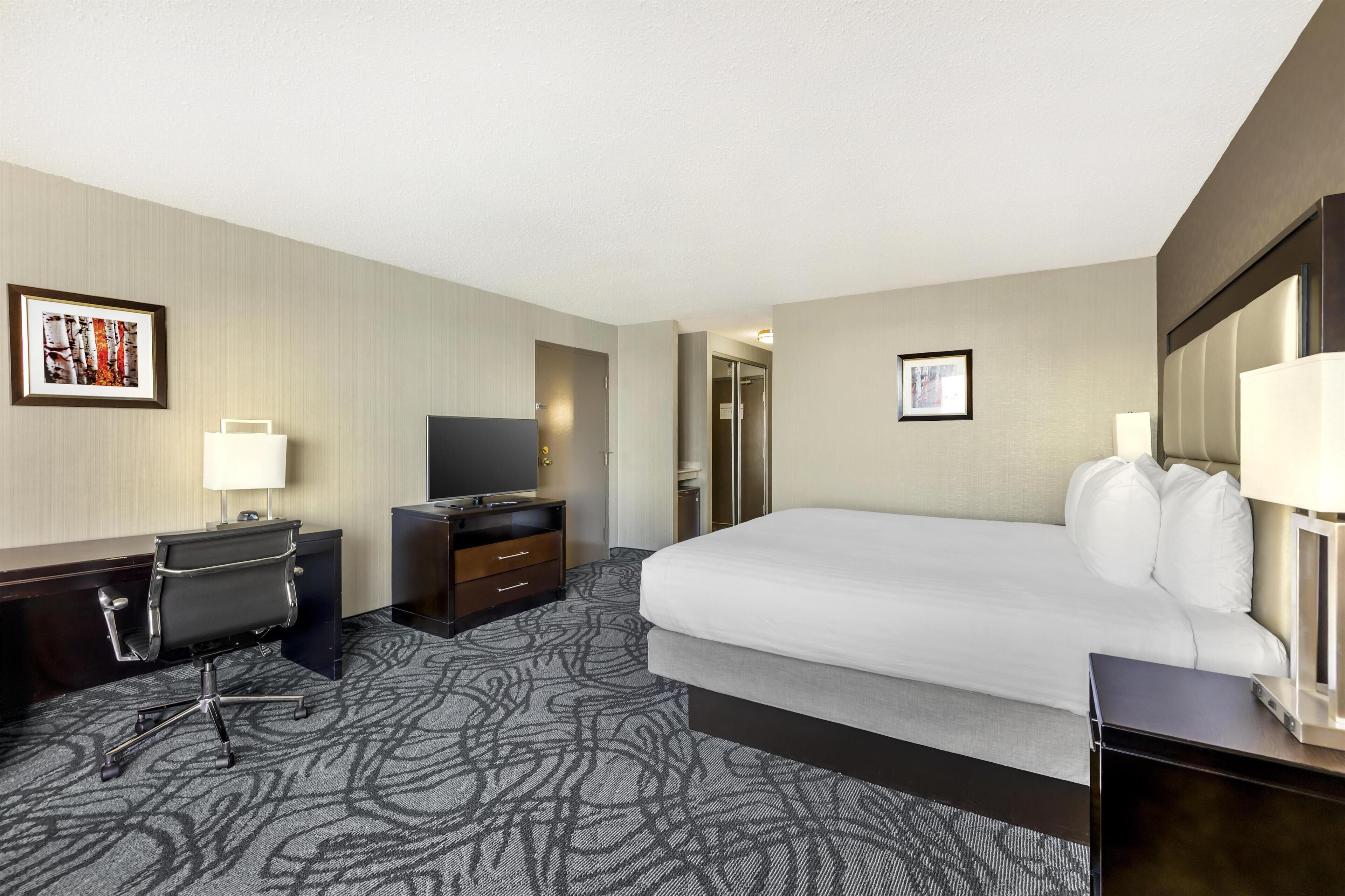 1 bedroom, premium bedding, down comforters, pillowtop beds