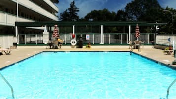 Sæsonbestemt udendørs pool