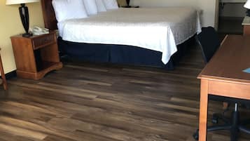 Standard Room, 1 King Bed, Non Smoking | Desk, blackout drapes, iron/ironing board, free WiFi