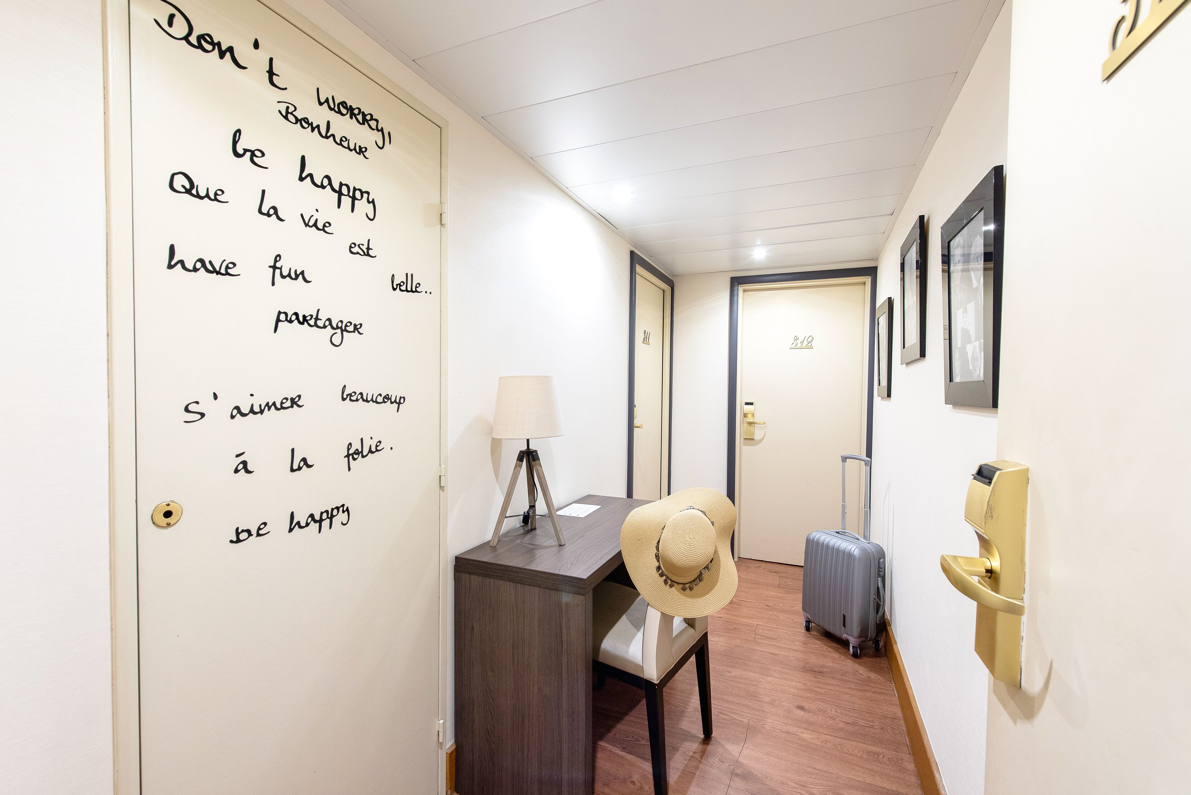 junior suite, 1 king bed, non smoking (with sofabed) | premium bedding, in-room safe, desk, laptop workspace