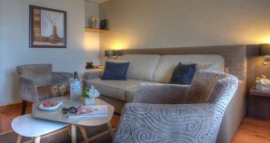 Suite Junior, 1 très grand lit, non-fumeur (with Sofabed) | Literie de qualité, coffre-fort, bureau