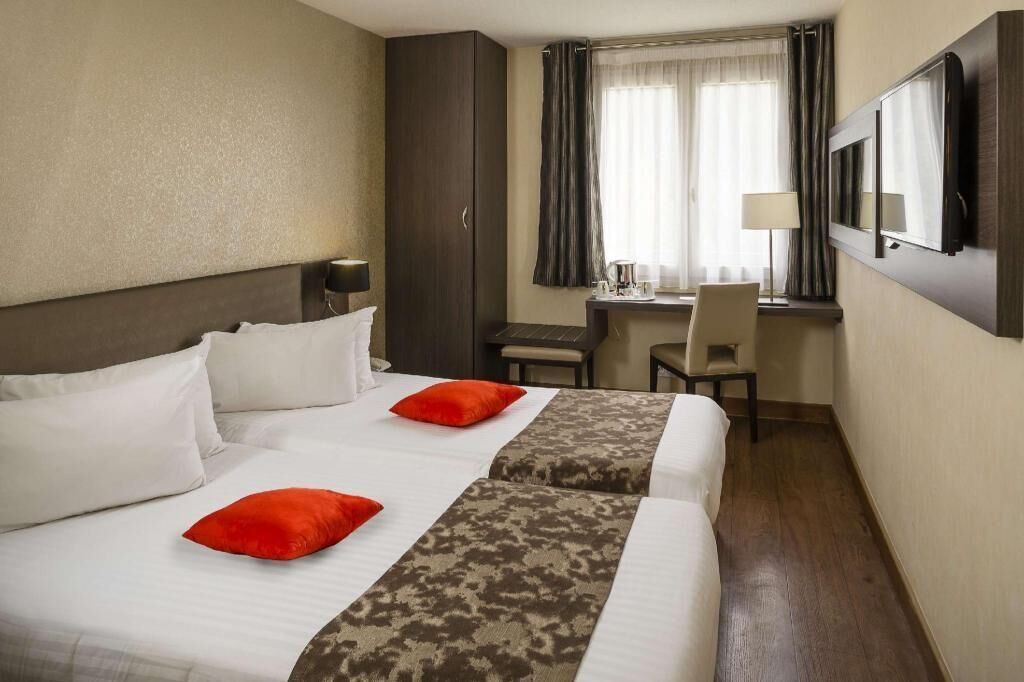 Premium bedding, in-room safe, desk, laptop workspace
