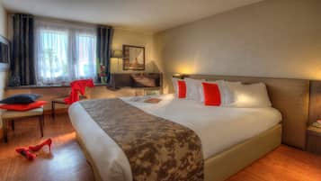 Premium bedding, in-room safe, desk, laptop workspace