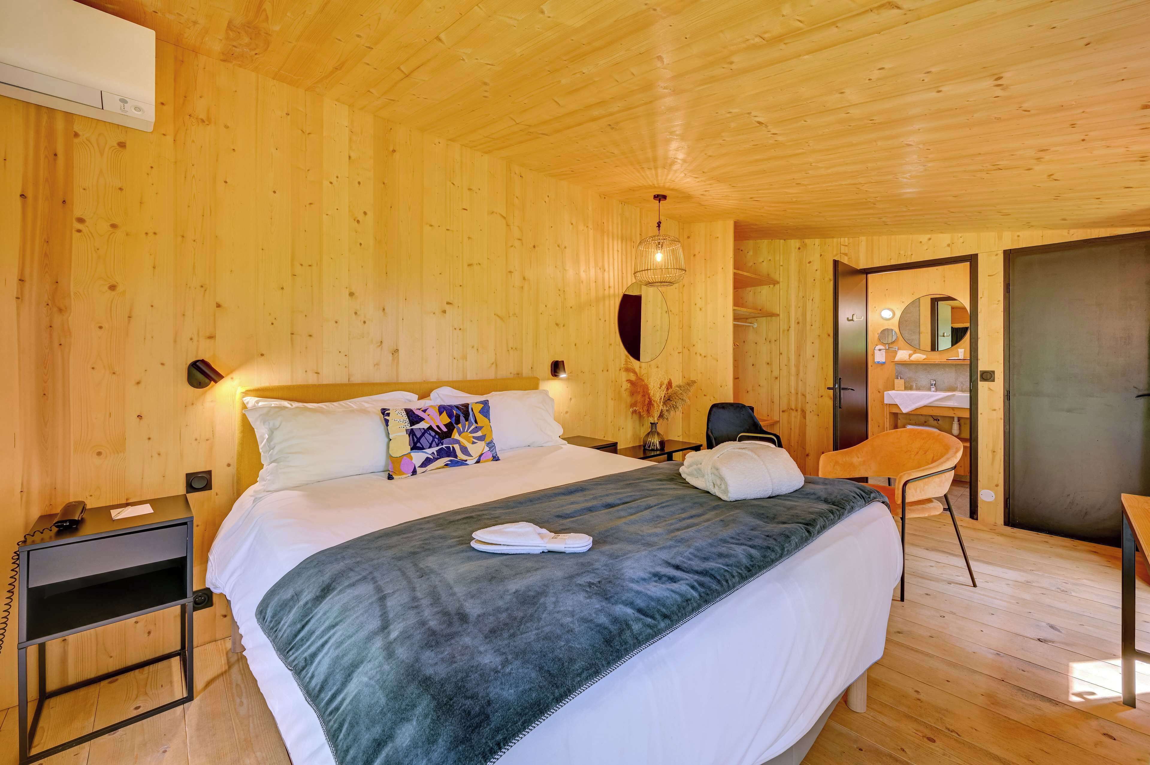 Standard Cottage, 1 Queen Bed, Non Smoking | Premium bedding, pillowtop beds, minibar, in-room safe