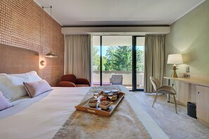 Literie de qualité supérieure, surmatelas, minibar