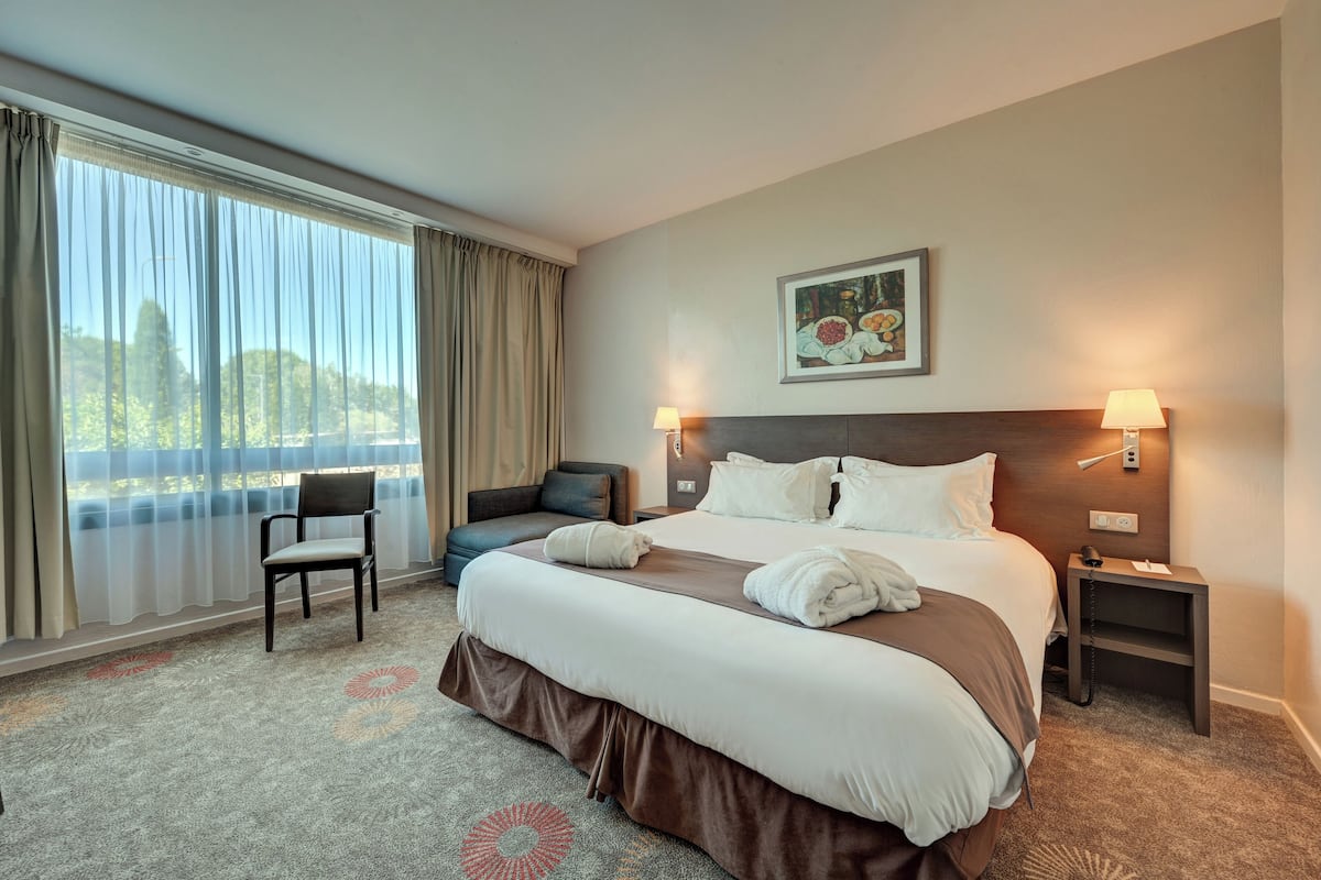 Ropa de cama de alta calidad, colchones con acolchado adicional, minibar