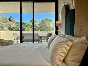 Family Room, 1 Queen Bed, Non Smoking | Premium bedding, pillow-top beds, minibar, in-room safe
