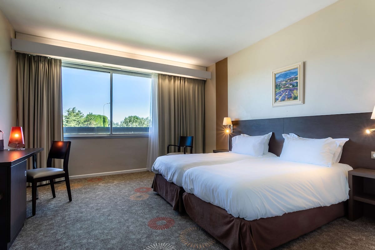 Habitación estándar, 2 camas individuales, no fumadores, vistas a la montaña | Ropa de cama de alta calidad, colchones con acolchado adicional, minibar