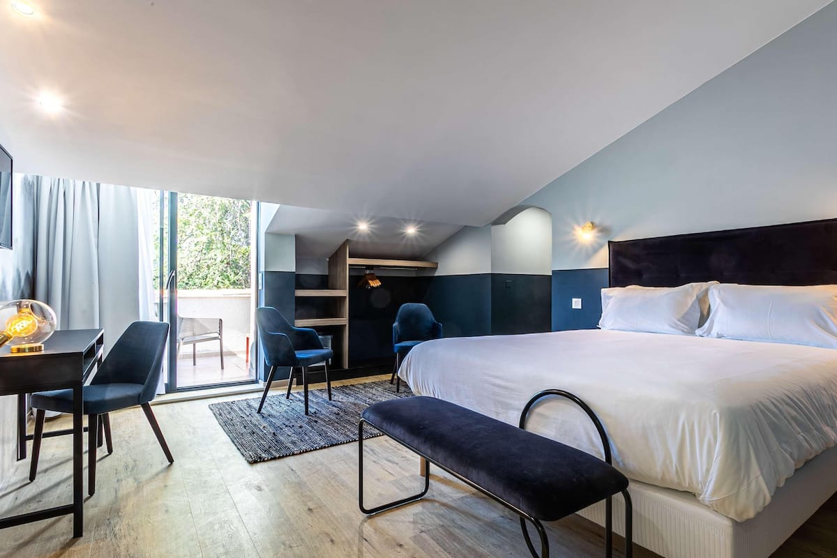 Premium bedding, pillowtop beds, minibar, in-room safe