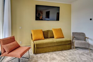 Premium bedding, pillow-top beds, minibar, in-room safe