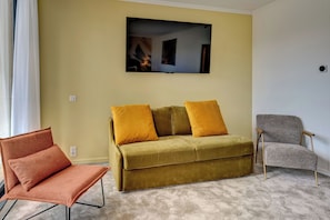 Kamar Superior, 1 Tempat Tidur Queen, Bebas Asap Rokok (with Sofabed) | Seprai premium, bantalan ekstra lembut, minibar, dan brankas