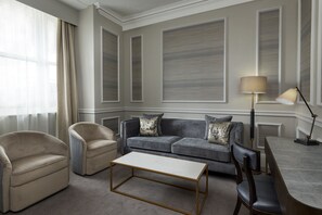 Junior Suite | Premium bedding, in-room safe, desk, laptop workspace