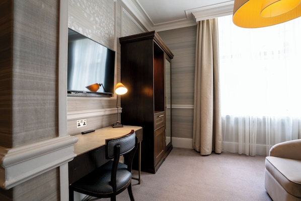Superior tweepersoonskamer | Luxe beddengoed, een kluis op de kamer, een bureau, een laptopwerkplek