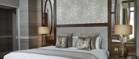 Superior-Zimmer (with King Bed) | Hochwertige Bettwaren, Zimmersafe, Schreibtisch