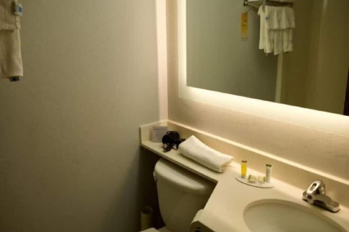 Chuveiro/banheira combinados, produtos de toalete grátis