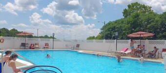 Howard Johnson by Wyndham Lexington