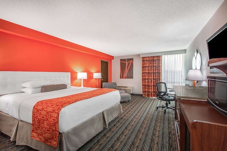 Kamar, 1 Tempat Tidur King, Bebas Asap Rokok | Brankas, meja kerja, tirai kedap cahaya, dan setrika/meja setrika