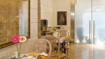 Daily continental breakfast (EUR 12 per person)