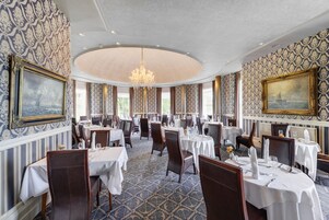 Full breakfast for a fee on weekdays