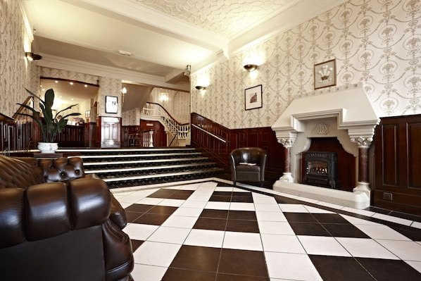 Interior entrance - Duke Of Cornwall (Plymouth)