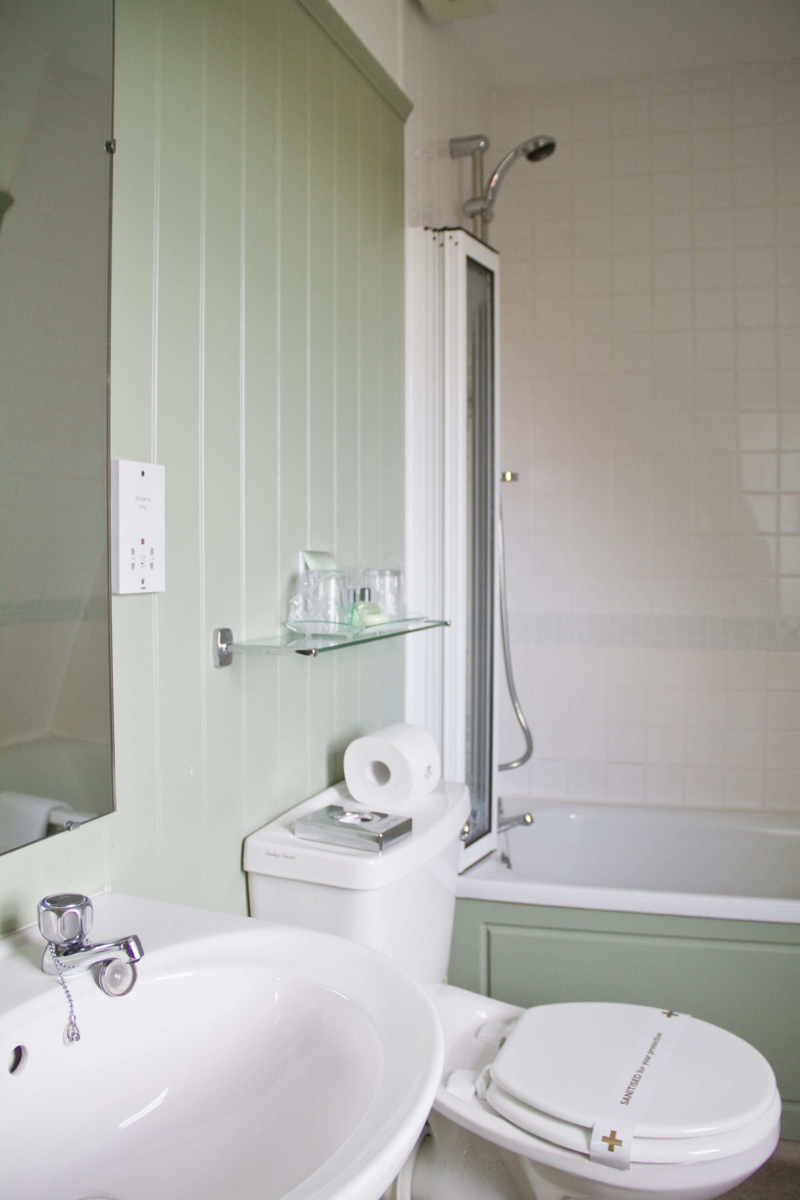 combined shower/bathtub, free toiletries, hair dryer, towels