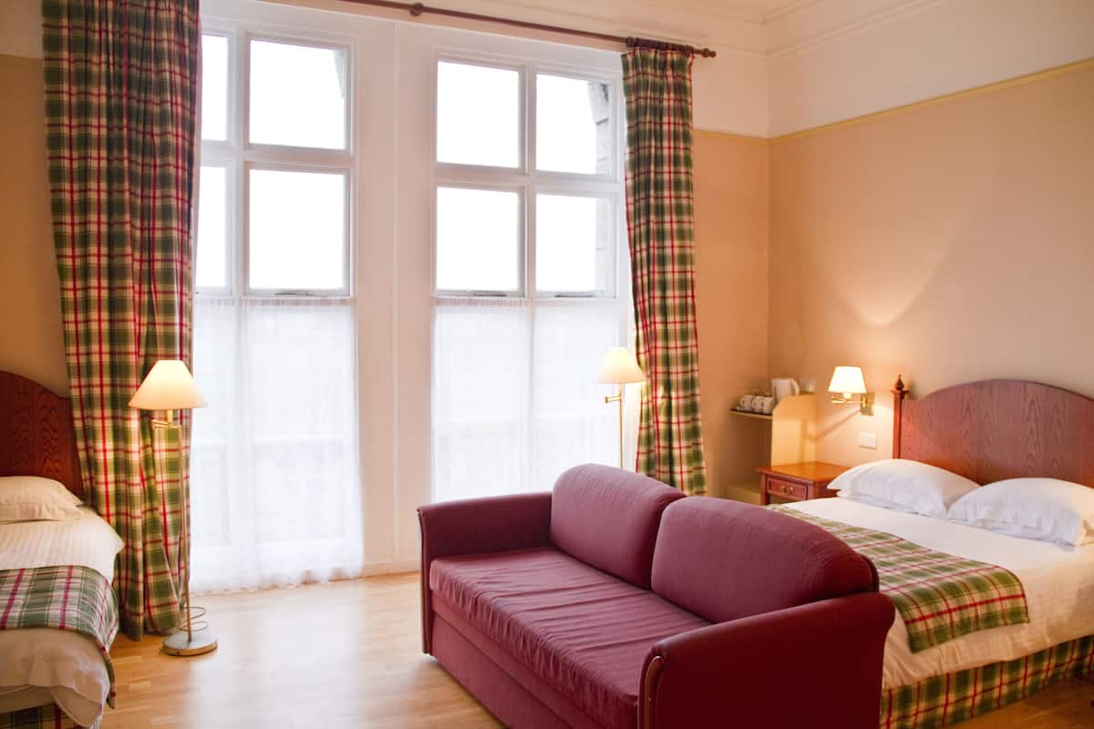 family room, non smoking | 1 bedroom, individually decorated, individually furnished, desk