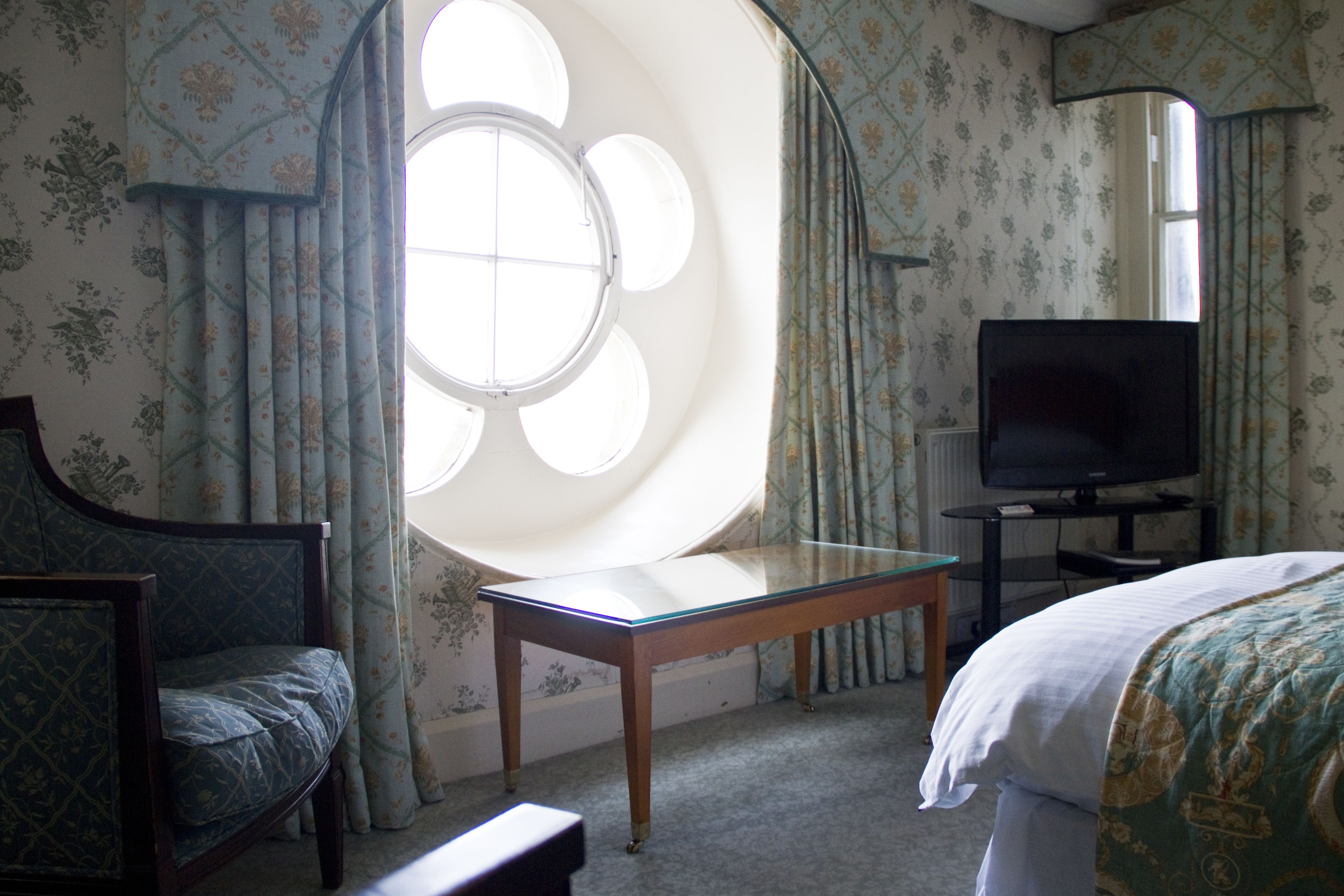 superior room, 2 single beds, non smoking | 1 bedroom, individually decorated, individually furnished, desk