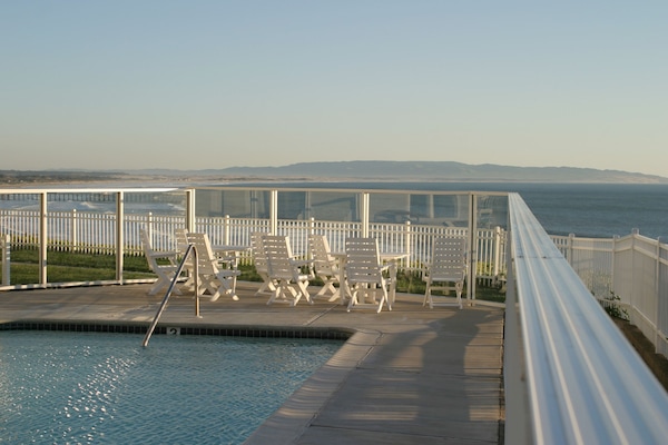 Outdoor pool, open 8 AM to 10 PM, sun loungers