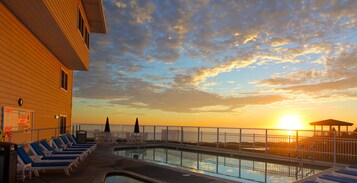 Outdoor pool, open 8 AM to 10 PM, sun loungers