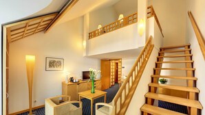 Junior suite, 1 tweepersoonsbed | Een minibar, een kluis op de kamer, een bureau, verduisterende gordijnen