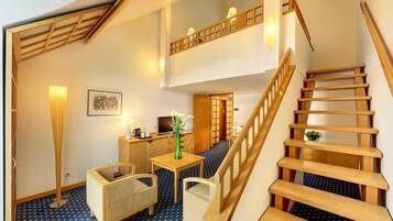 Junior-Suite, 1 Doppelbett | Minibar, Zimmersafe, Schreibtisch, Verdunkelungsvorhänge