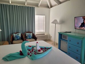 Balcony Room | In-room safe, iron/ironing board, free WiFi, bed sheets - Sibonné Beach Hotel (Providenciales)