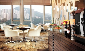 Phòng Executive (Club) | 1 phòng ngủ, minibar, két bảo mật tại phòng, bàn