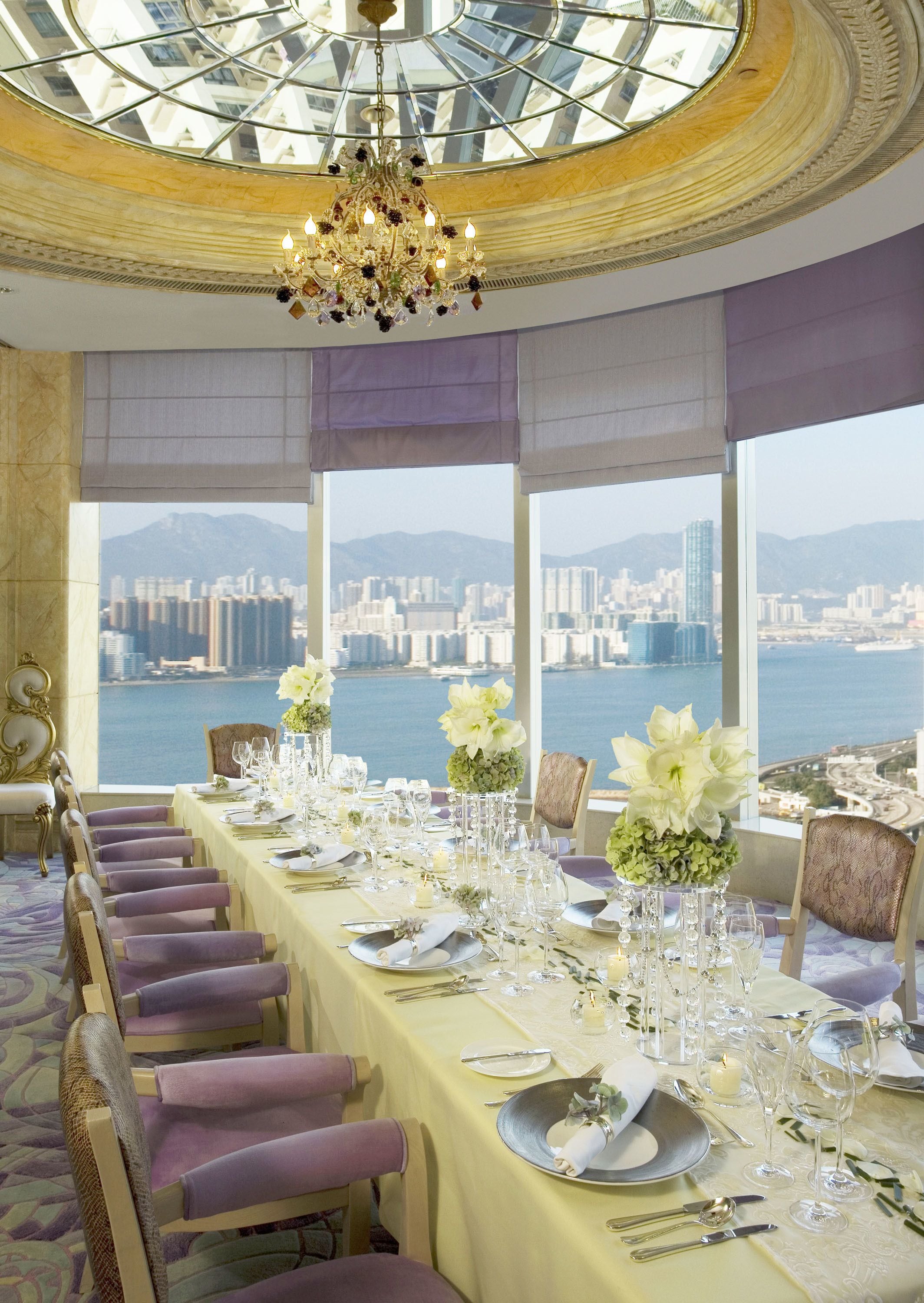 4 restaurants; breakfast, lunch, dinner, and brunch served