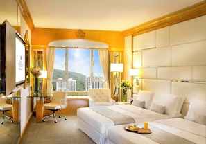 Minibar, in-room safe, desk, laptop workspace - Regal Hongkong Hotel (Hong Kong)