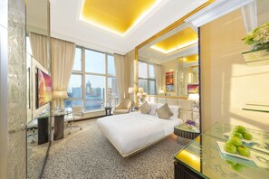 City view from property - Regal Hongkong Hotel (Hong Kong)