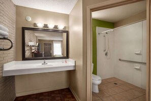 Standardzimmer, 1 King-Bett, barrierefrei | Dusche im Bad