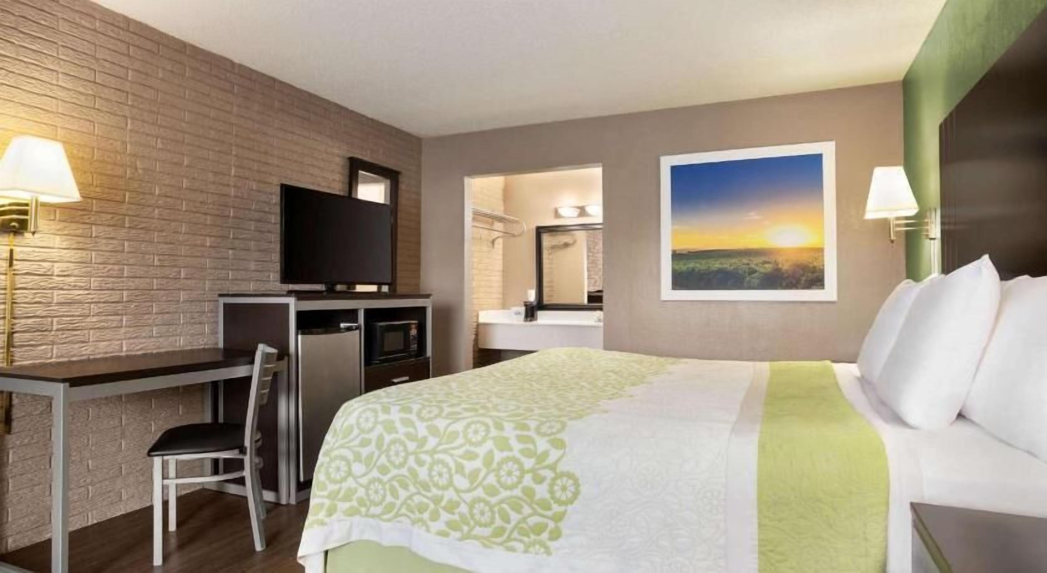 Cortinas blackout, cunas gratuitas, camas extra y wifi gratis 