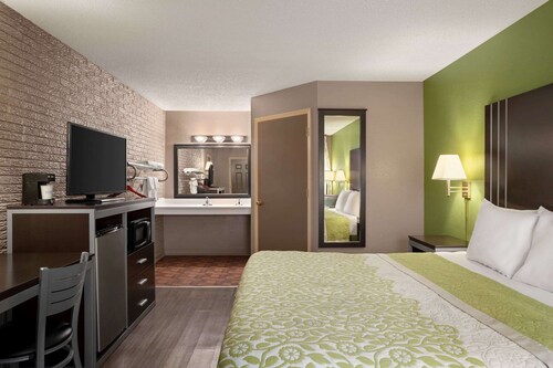 Days Inn by Wyndham Hardeeville/ I-95 State Line