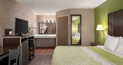 Days Inn by Wyndham Hardeeville/ I-95 State Line