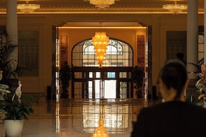 Lobby lounge
