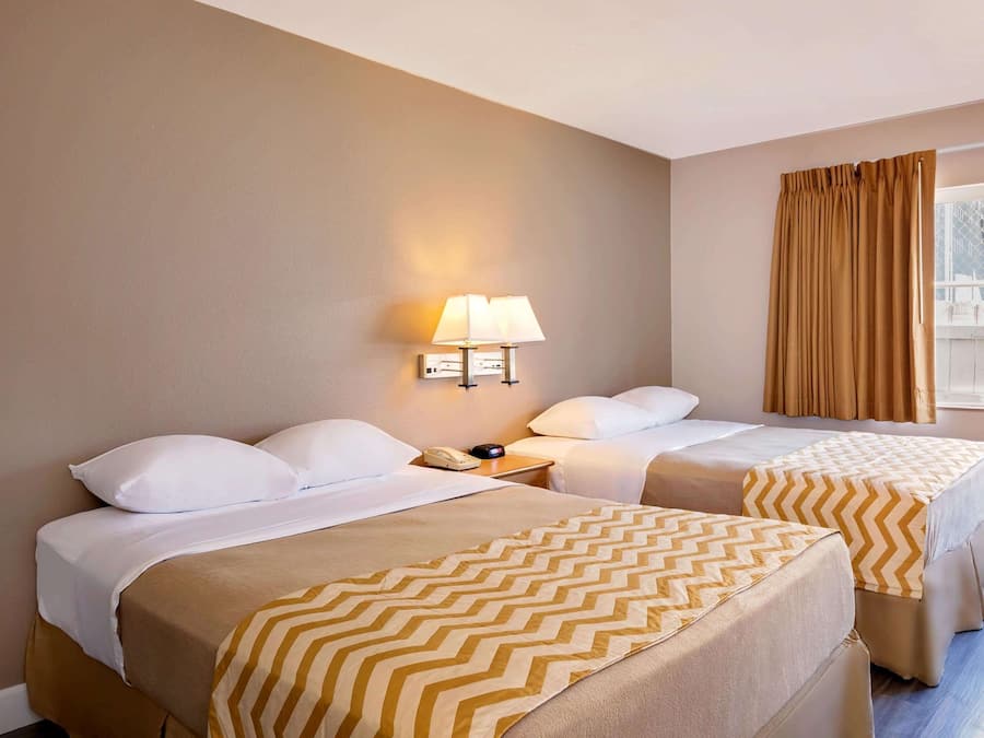 Room, Multiple Beds, Accessible, Non Smoking (Mobility, Tub w/Grab Bars) | Rollaway beds, free WiFi, bed sheets