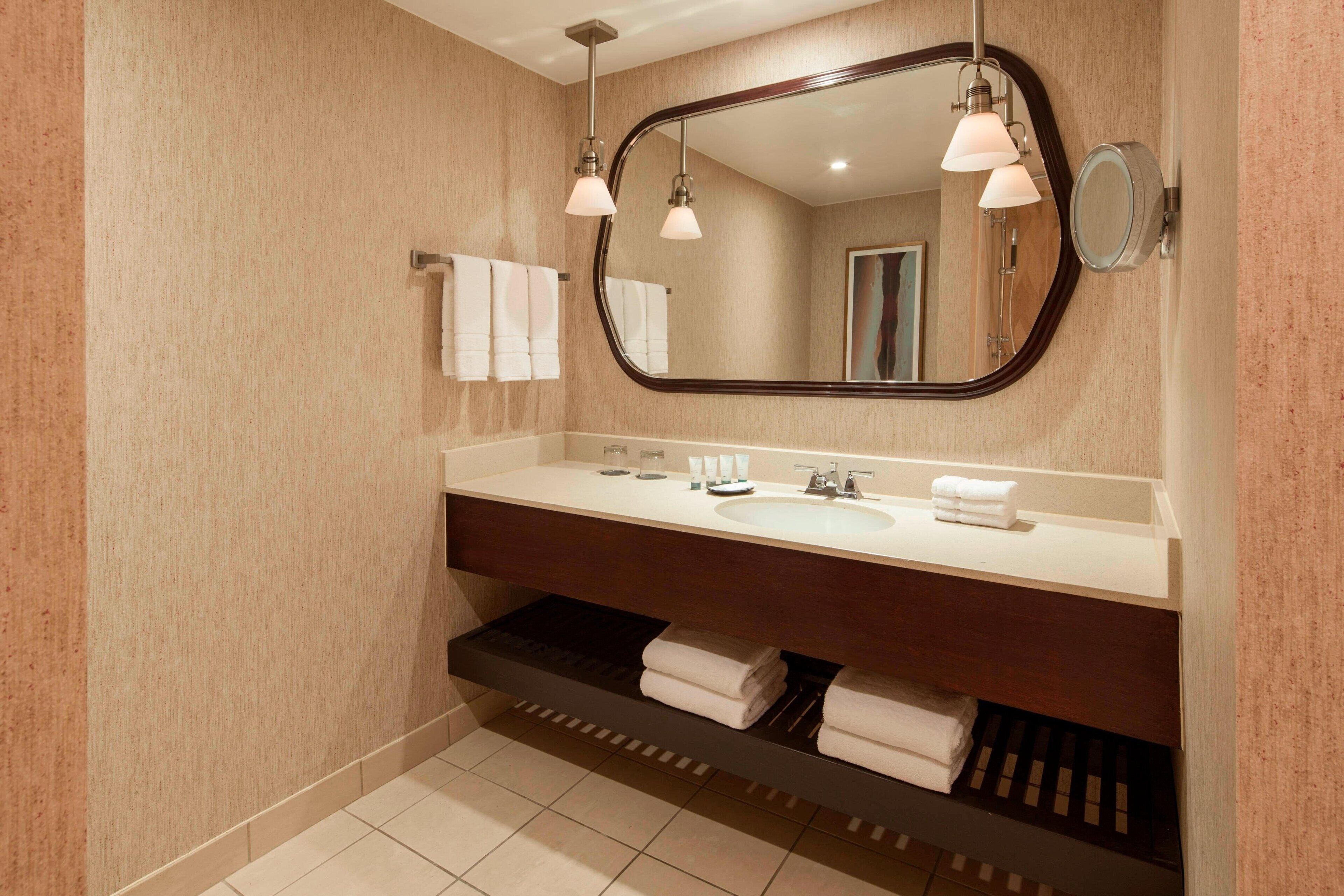 Combined shower/tub, rainfall showerhead, designer toiletries