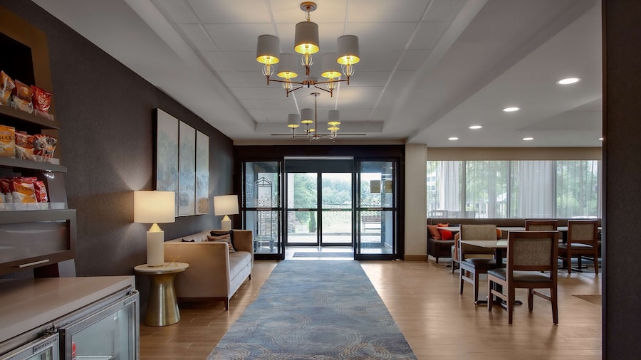 Hampton Inn Birmingham-Colonnade 280
