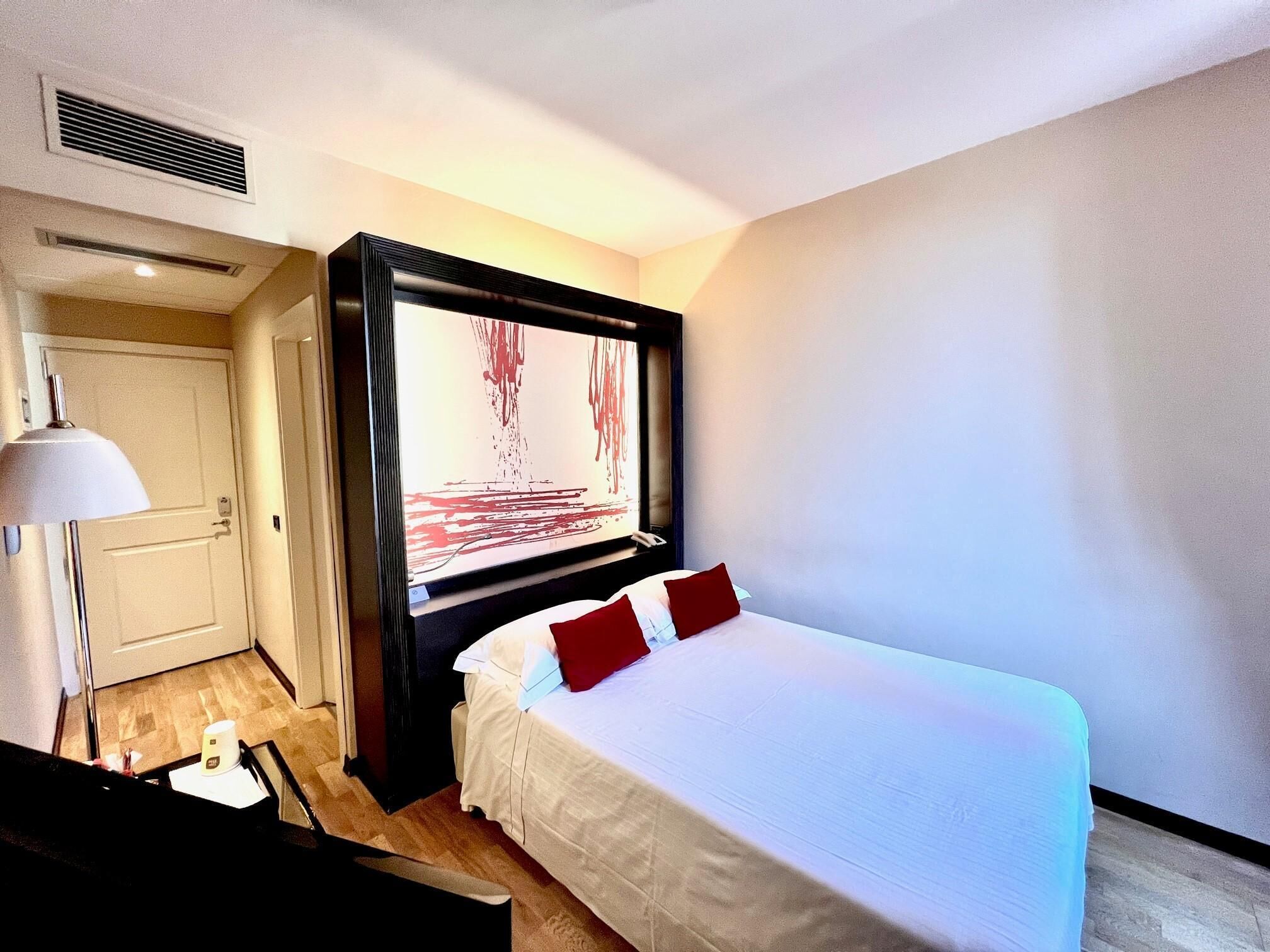 Ropa de cama hipoalergénica y minibar 