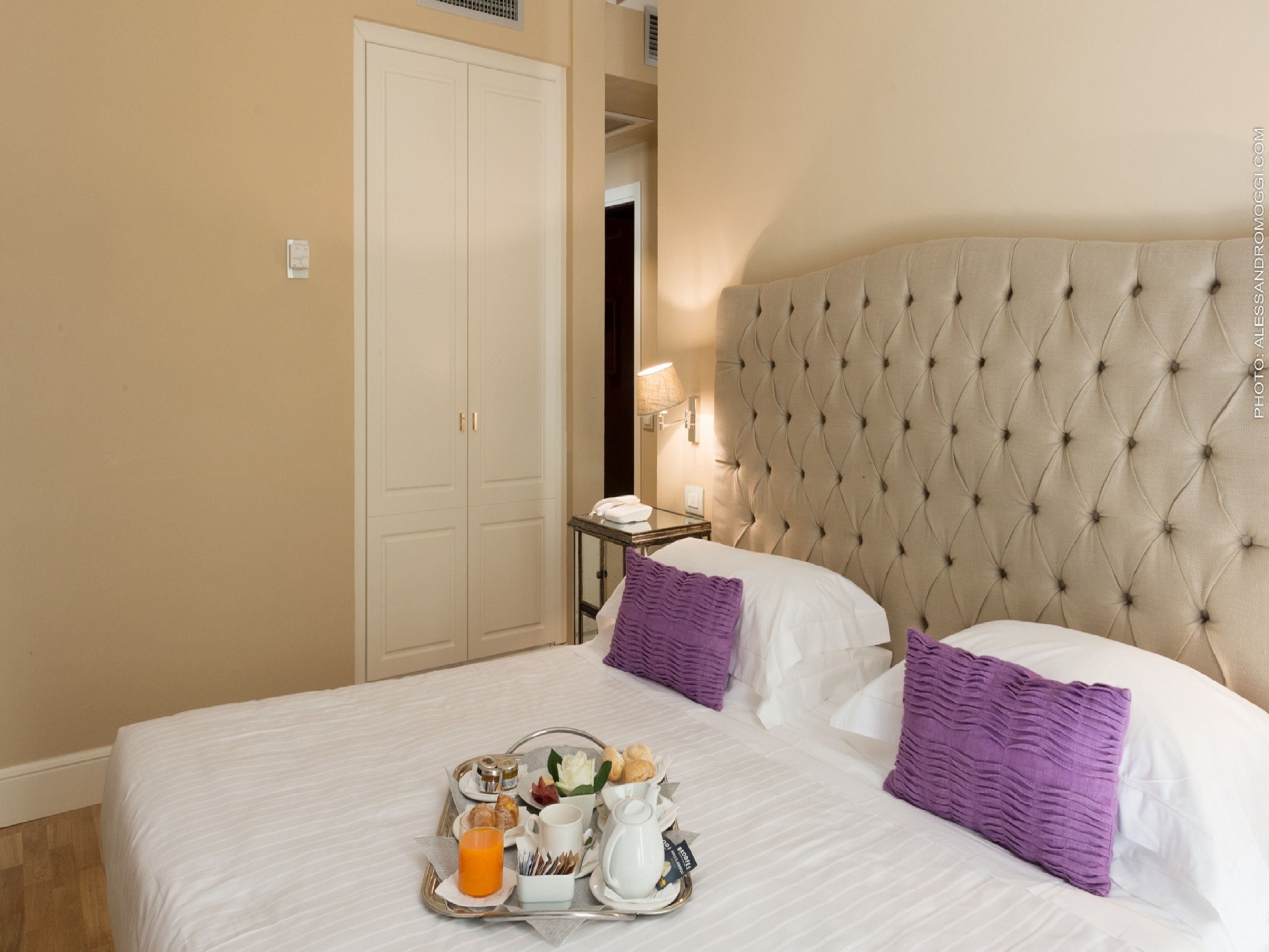 Estudi en suite júnior | Roba de llit hipoal·lergògena, minibar i caixa forta a l'habitació 