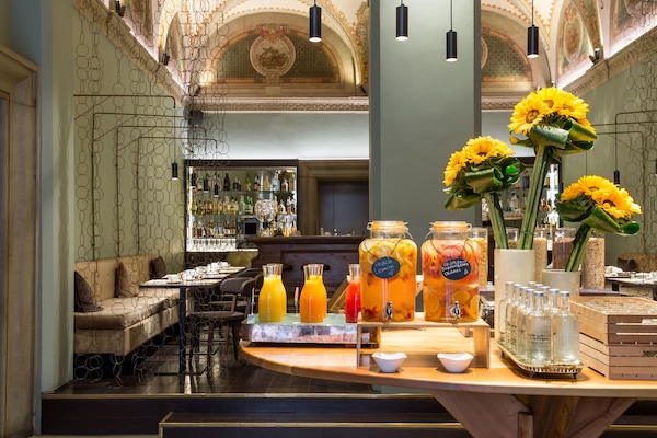 Buffet déjeuner (25 EUR par personne)