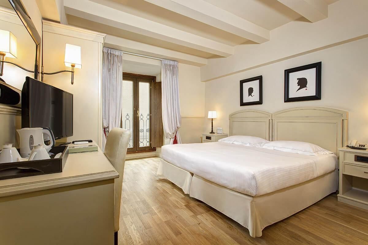 Habitació familiar (5 pax) | Roba de llit hipoal·lergògena, minibar i caixa forta a l'habitació 