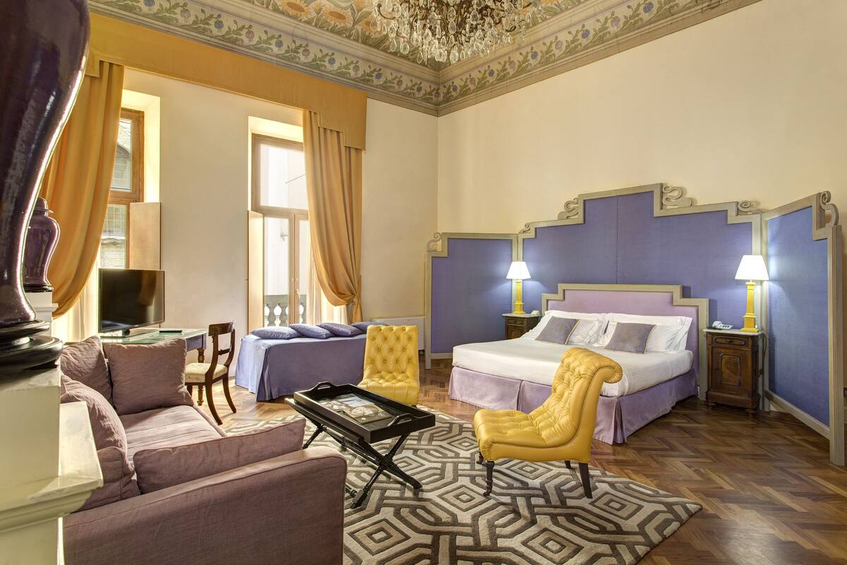 Suite Deluxe (Affreschi) | Literie hypoallergénique, minibar, coffre-fort, bureau
